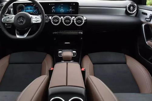 汽車內飾件.jpg 汽車內飾件.jpg